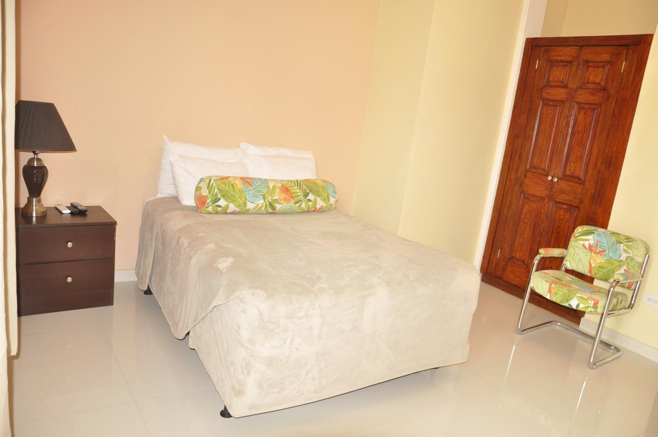 Sams Hotel Port-au-Prince Buitenkant foto